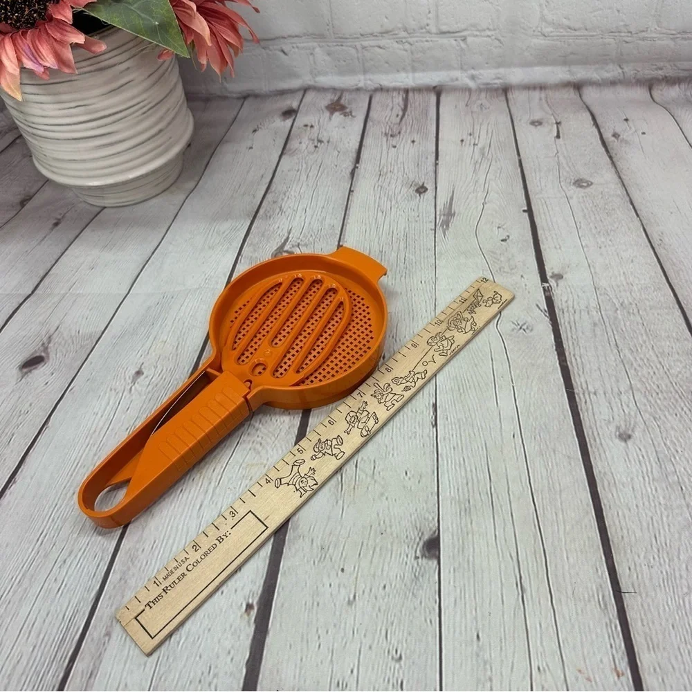 vintage tupperware sift it paddle Orange Handheld dry ingredient sifter